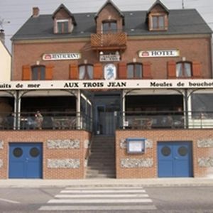 Aux Trois Jean